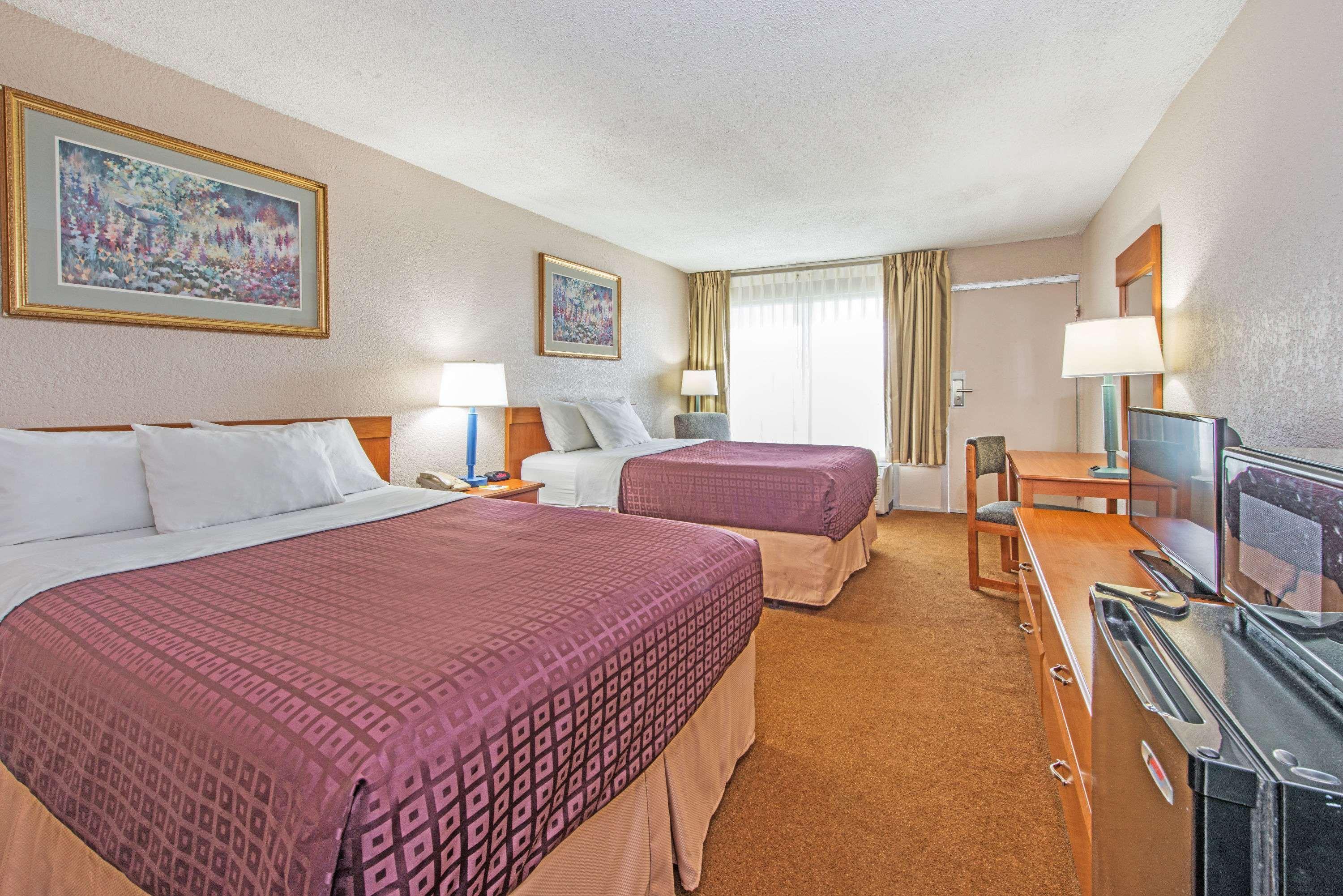 Days Inn By Wyndham Elizabethtown Exteriör bild